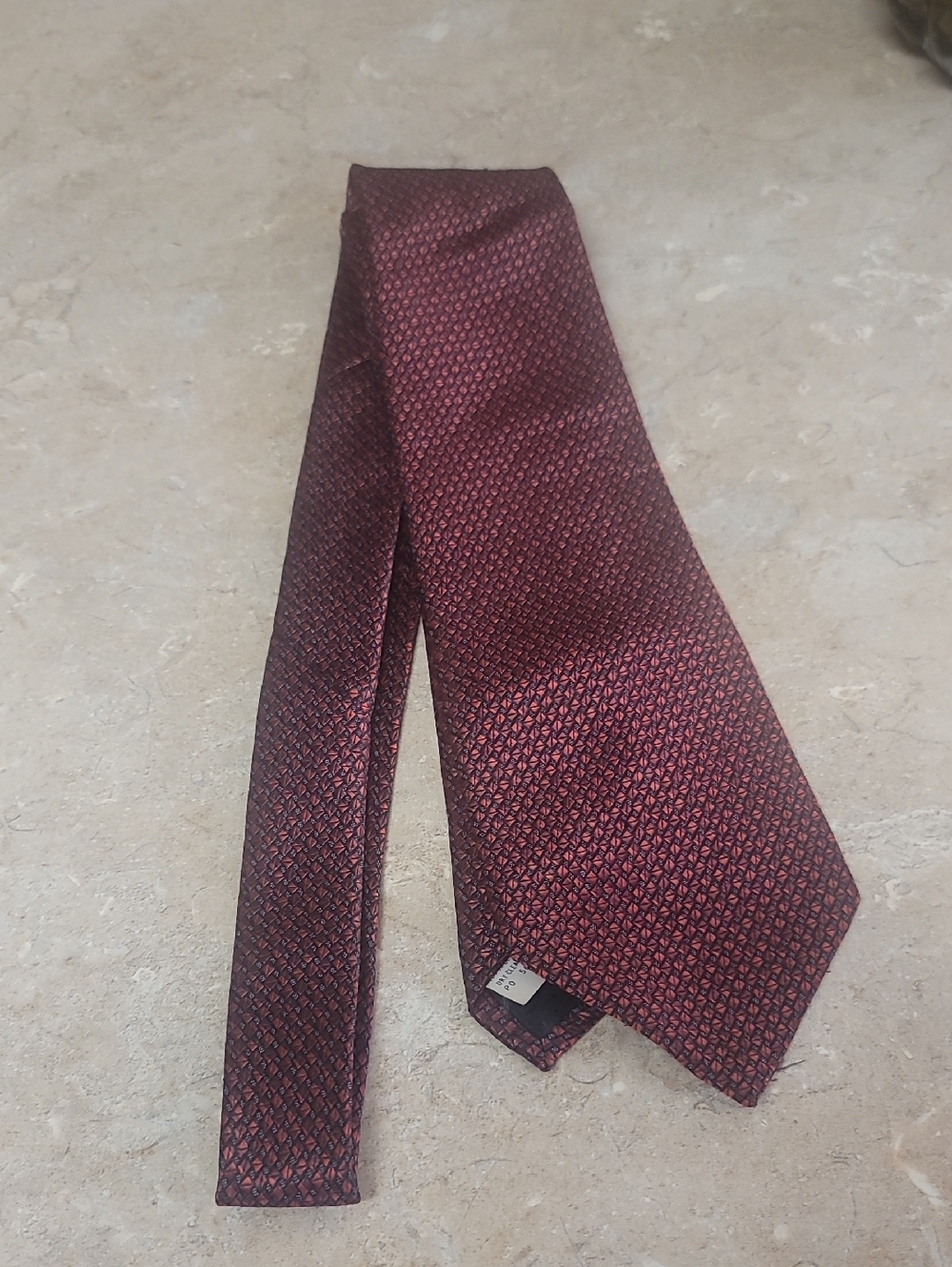 Men's Burgundy Patterned Silk Tie - Classic Formal Accessory